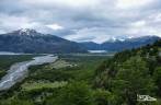 Durante a caminhada para o Glaciar do Rio Mosco, uma visão do belo vale onde está Villa O'Higgins, última cidade da Carretera Austral, no sul do Chile